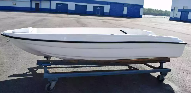 Стеклопластиковая лодка Пингвин (тримаран) в Долгопрудном