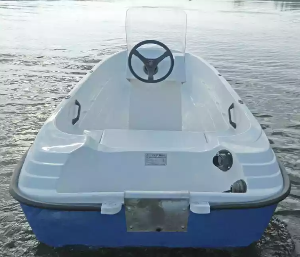Стеклопластиковая лодка Пингвин с консолью (тримаран) в Долгопрудном