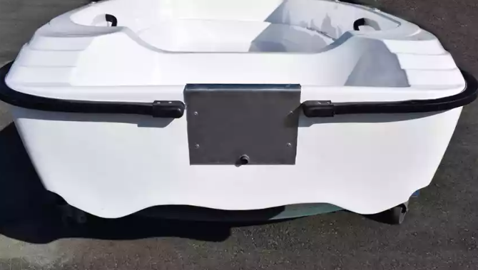 Стеклопластиковая лодка Пингвин (тримаран) в Долгопрудном