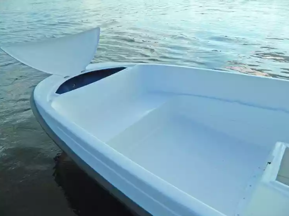 Стеклопластиковая лодка Пингвин с консолью (тримаран) в Долгопрудном