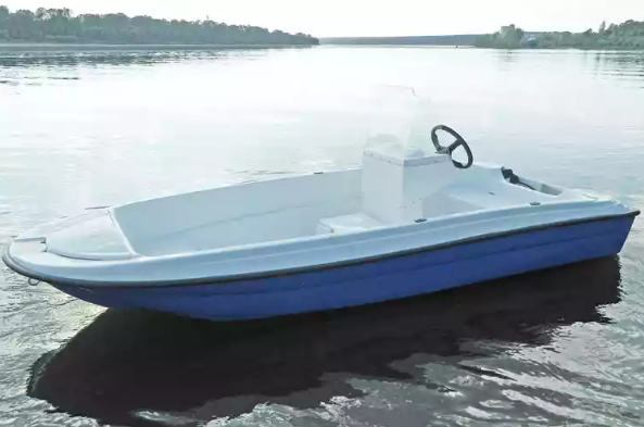 Стеклопластиковая лодка Пингвин с консолью (тримаран) в Долгопрудном