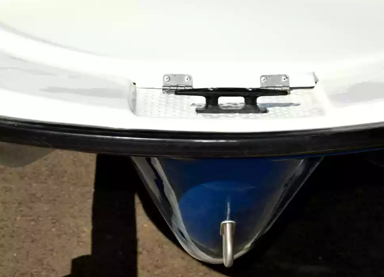 Стеклопластиковая лодка Пингвин с консолью (тримаран) в Долгопрудном