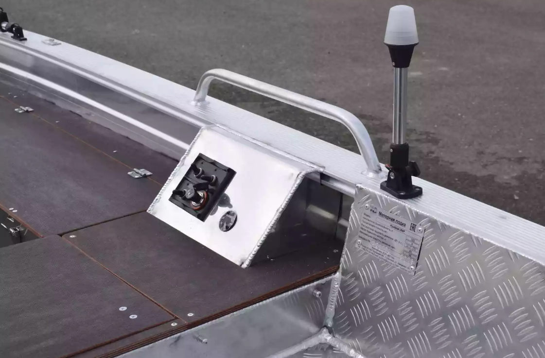 Алюминиевая лодка Wyatboat-390РМ в Долгопрудном