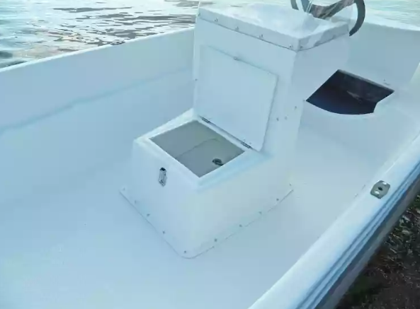 Стеклопластиковая лодка Пингвин с консолью (тримаран) в Долгопрудном