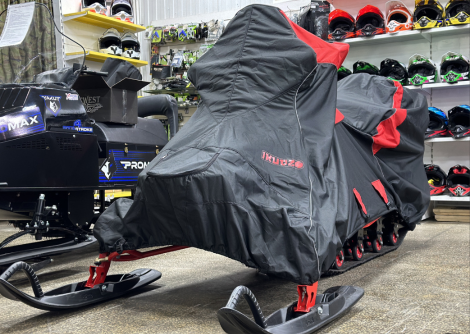 Чехол транспорт. снегохода IKUDZO HUNTER черно-красный Оксфорд ПРЕМИУМ качества с лого IKUDZO в Долгопрудном