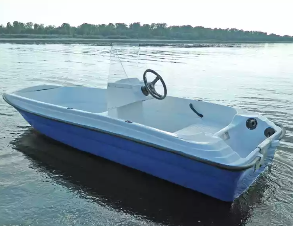 Стеклопластиковая лодка Пингвин с консолью (тримаран) в Долгопрудном