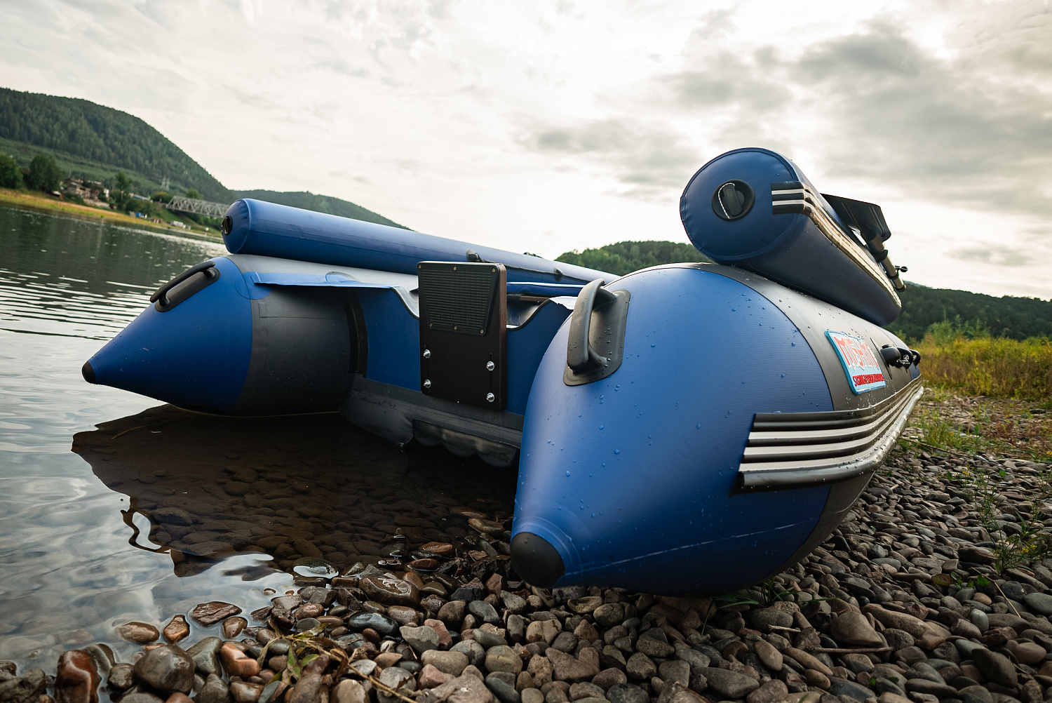 Лодка MISHIMO RIVER FJET PRO 430  под водомет в Долгопрудном